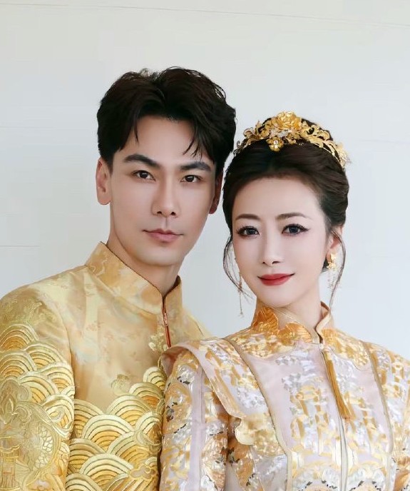 大家发现没
现在综艺越来越畸形了
以前的综艺是全面发展，遍地开花，现在的综艺就是