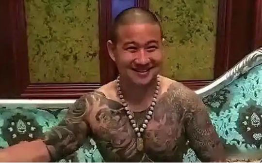 回顾昆山龙哥被反杀案，提刀砍人被路人反杀，法院判决大快人心