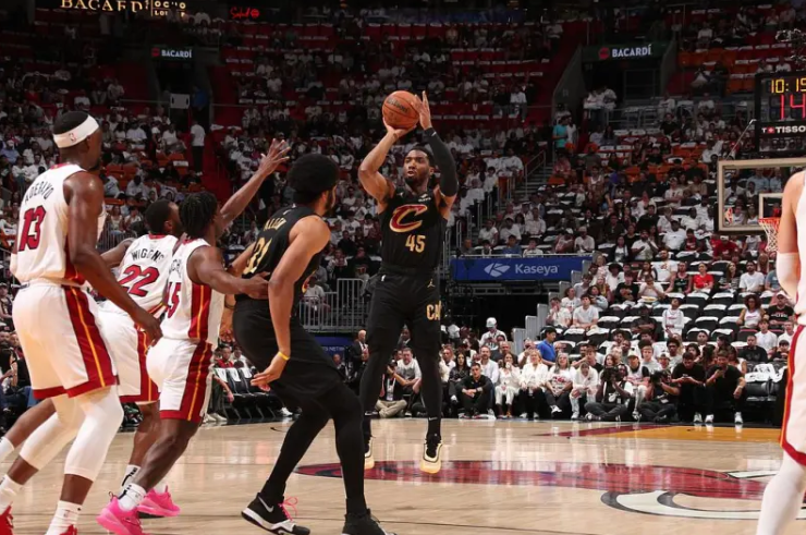 骑士雷霆皆碾压式横扫晋级，今年总决赛是否是他们的较量？

今日NBA季后赛，骑士