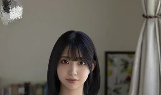 卯佐美铃 2003年出生 在没有进入演艺圈之前 她的梦想是当一名小说家 至于为何