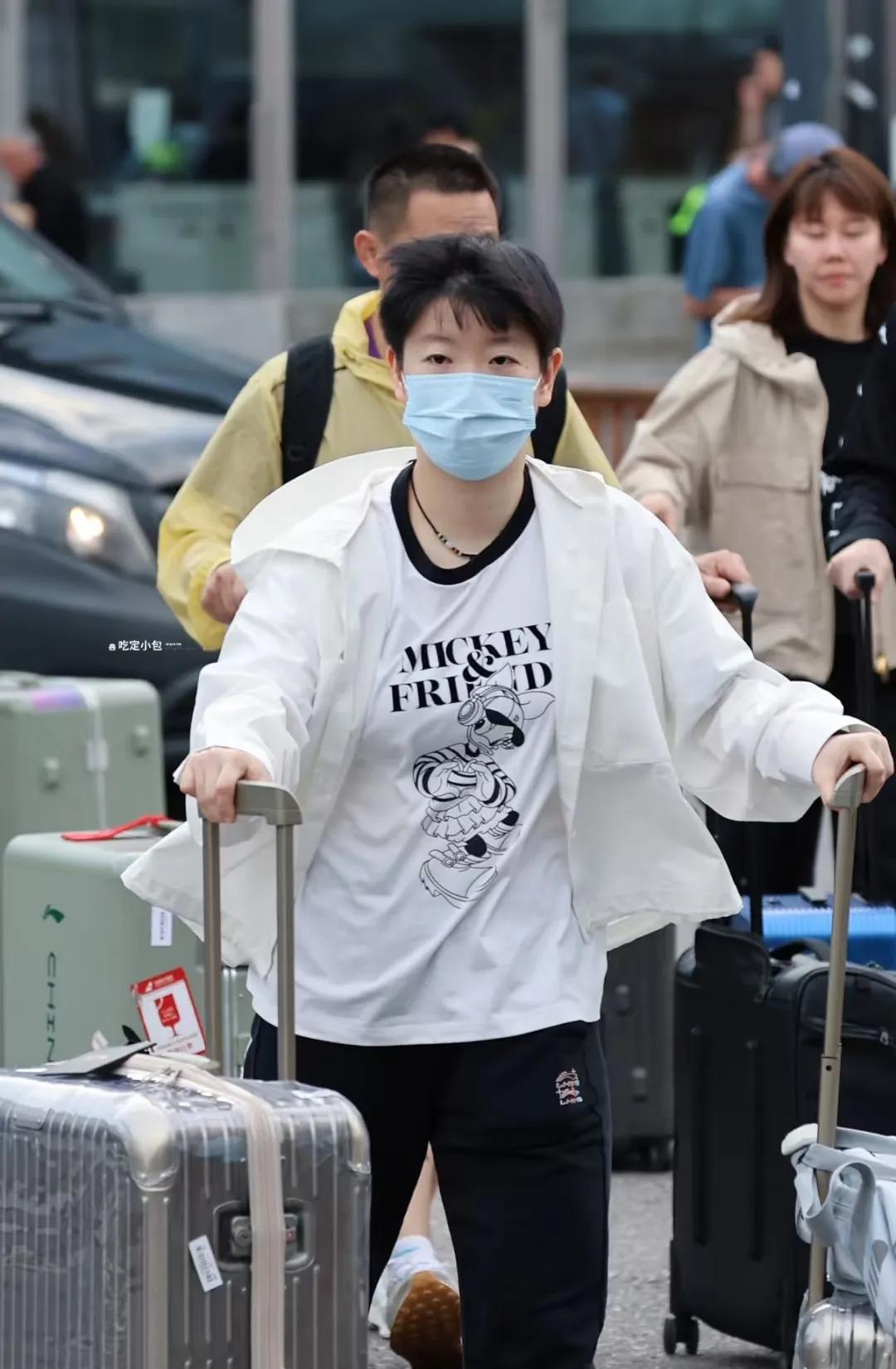 国乒已顺利抵达瑞典。
昨天中午，国乒从北京出发飞哥本哈根，他们已顺利抵达比赛地。