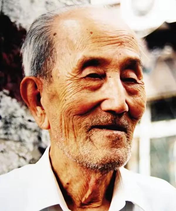 张朋出名的时候，已经60岁，一年后，他封笔，不再画画。
画坛震动，北京几位大画家