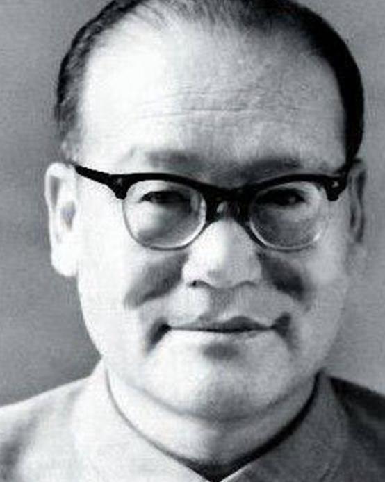 1951年，毛主席在接见许昌地委副书记纪登奎时，得知他的年龄还不到30岁，突然问