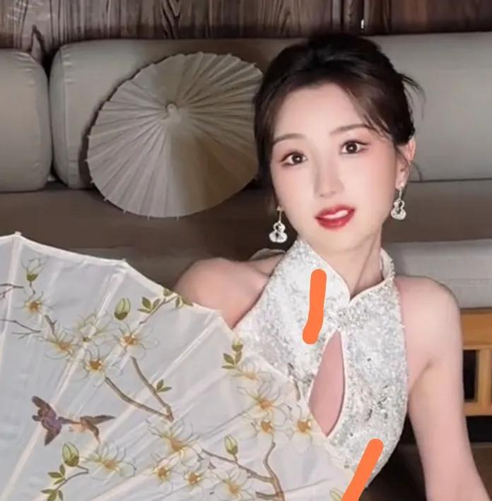 毛晓彤妳这视频有魔力，我双眼一眨不眨的连续看了五遍才回过神来呢！最精致的一张脸。
