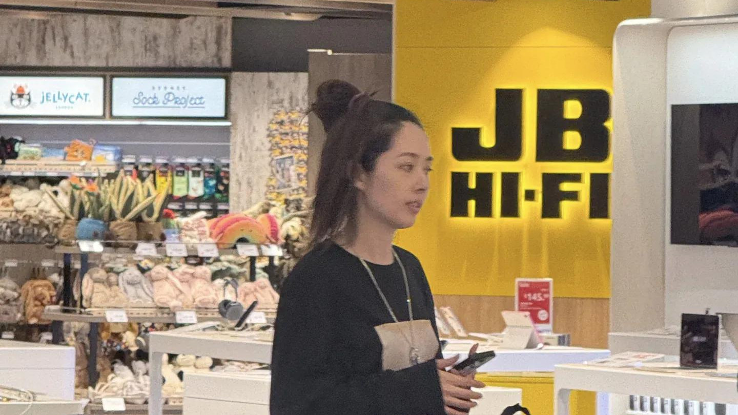 郭碧婷现身穿男装打扮一言难尽，向佐走了她的路让她无路可走