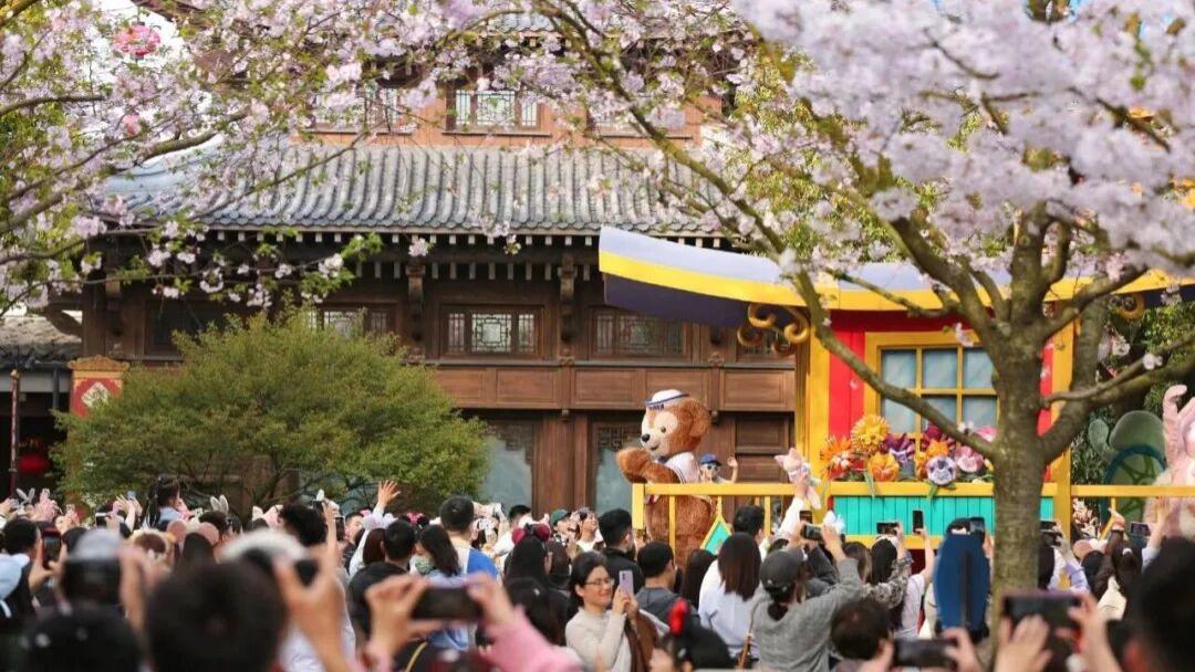 一个血亏，一个赚翻：北京环球影城比上海迪士尼输在哪？