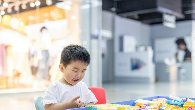 养出体贴娃不用等长大！4个早教小妙招，从小种下感恩的种子