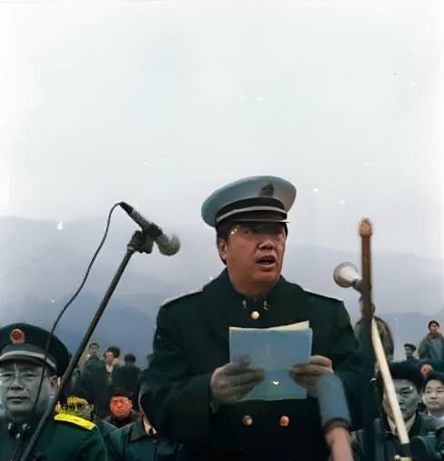 贺龙元帅的儿子贺鹏飞找到香港商人徐增平：“在乌克兰给我买一件东西。”徐增平问什么