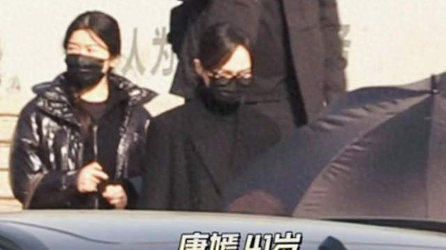 唐嫣一身素黑衣搀扶罗晋，夫妻默契破婚变传闻