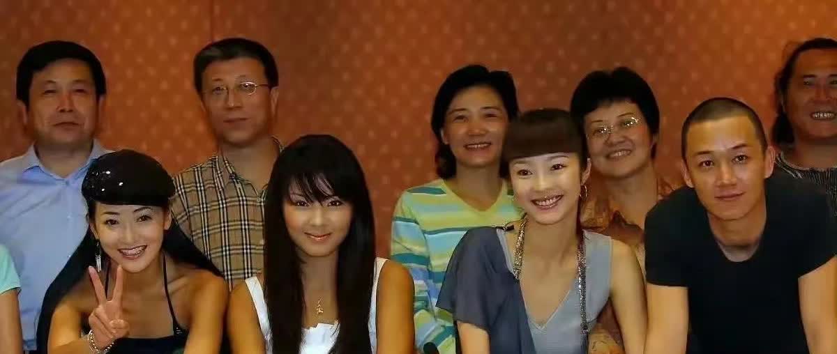 潘粤明那时候那么帅啊，当年大家都是黄种人，现在明星都是白种人了，普通人也在变