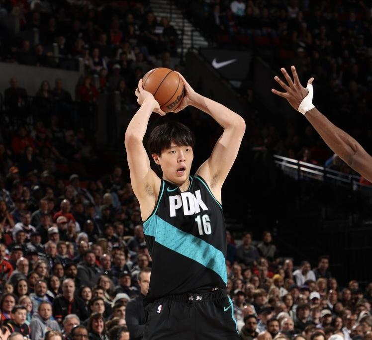 双赢！开拓者可以用杨瀚森交易库明加！
开拓者目前对待杨瀚森的态度就是轻视，开拓者