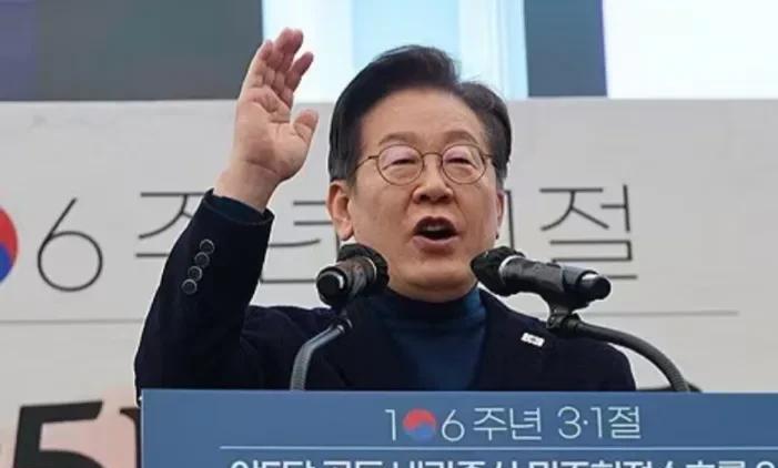李在明真是太难了！
时至今日，3月16日，随着尹锡悦被释放出拘留所后，局势对他可
