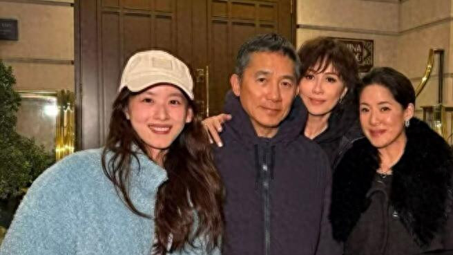 二胎妈妈逆生长，章泽天香港名媛局杀疯！与赌王四太同框引热议