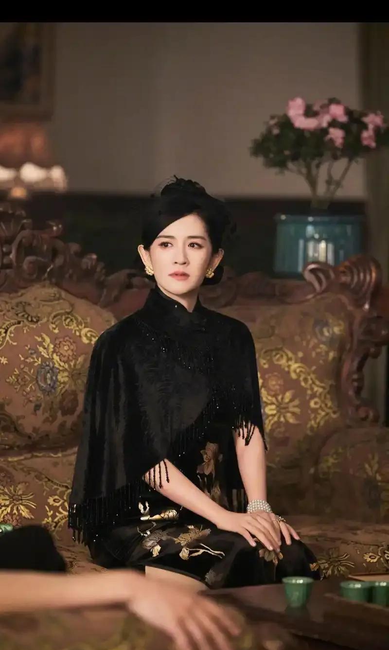 快本停播4年，曾因“装疯卖傻”风格备受争议的谢娜，如今让世界刮目相看。她不断突破