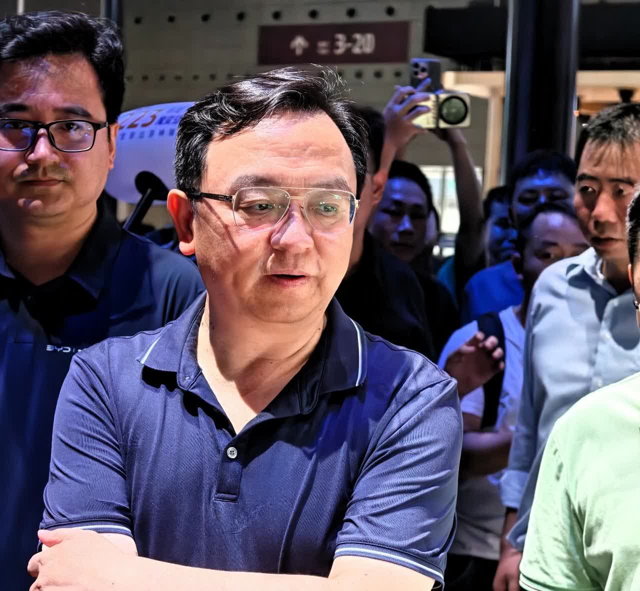 比亚迪为何降价？你们都不清楚

比亚迪降价的背后：比亚迪近几日降价了，这事儿