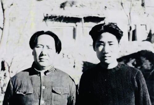 1950年，朝鲜战场上，美军轰炸机像毒蛇一样紧咬着我军阵地不放，一颗炸弹锁定我军
