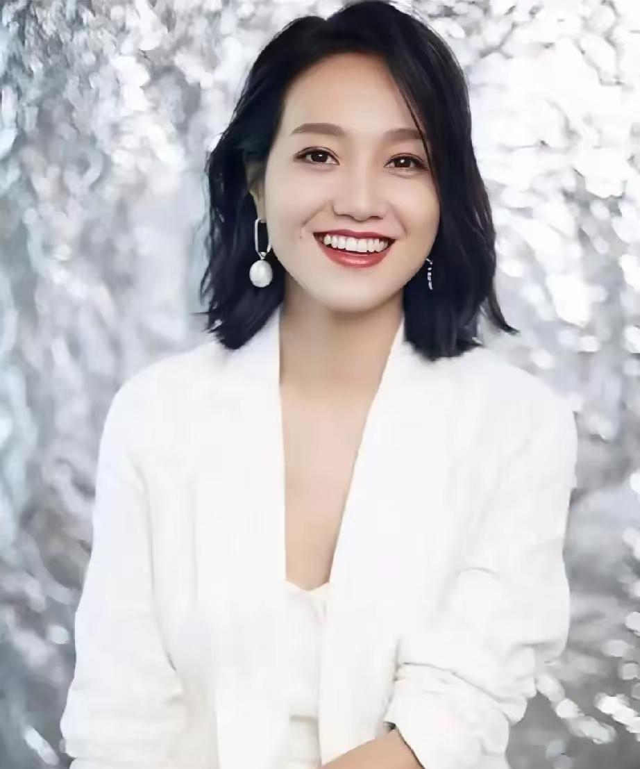 朱丹让6岁的女儿在混龄班里照顾3岁的弟弟，看似是培养姐姐的责任感，但无形中可能剥
