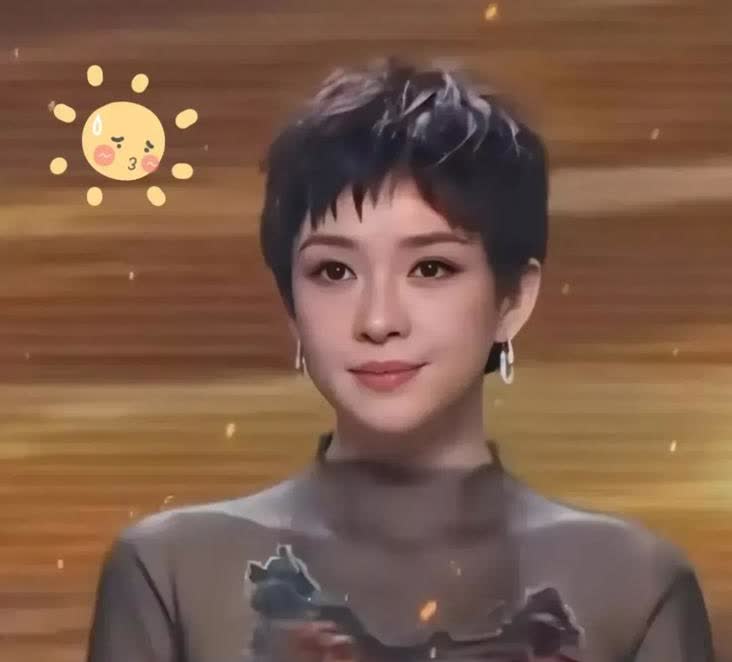章子怡后槽牙估计都咬碎了
 
她一定想不明白，霍启仁的新媳妇快30岁了而且还