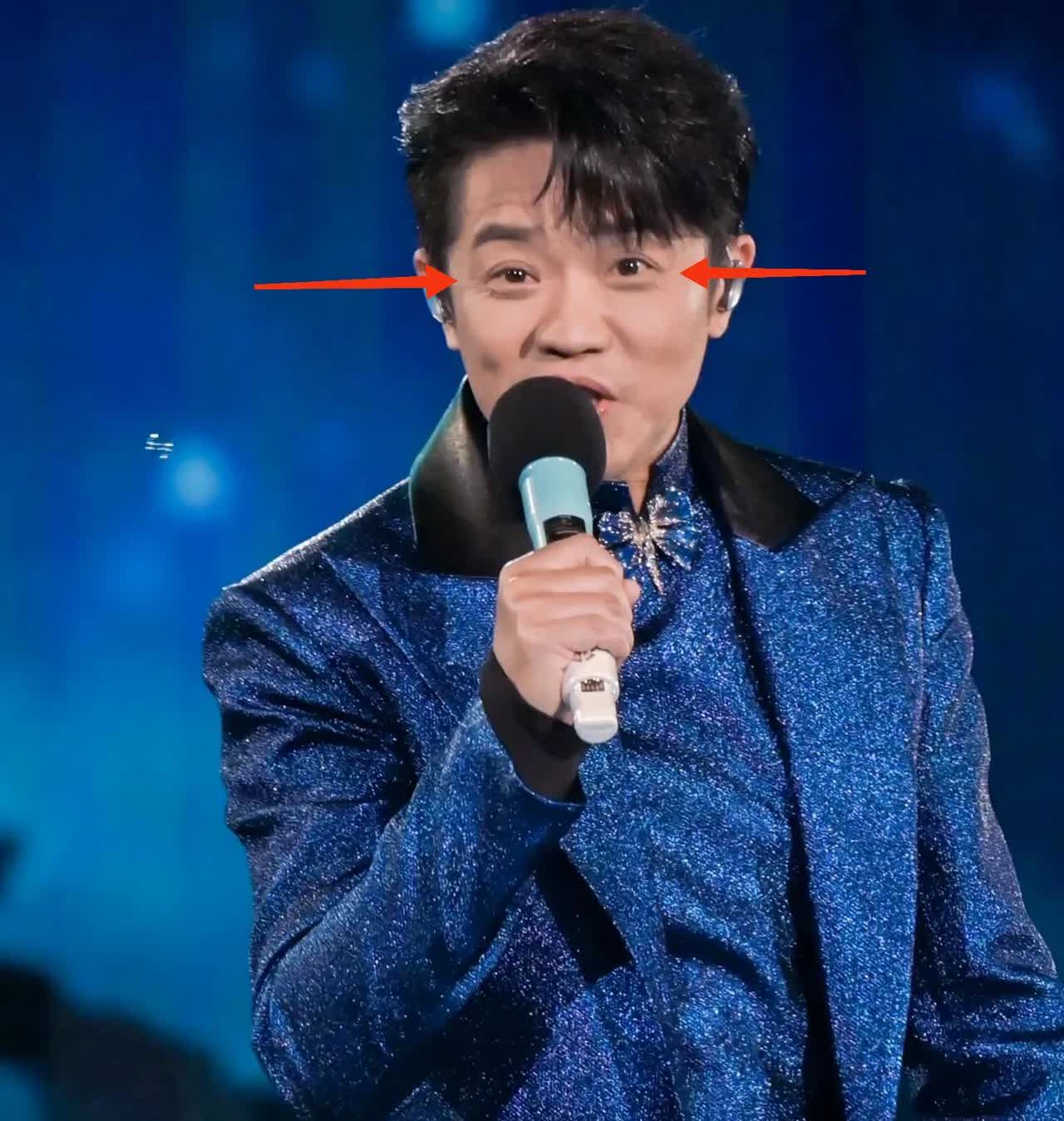 曾毅这个人，

完全经不起细究，

因为仔细查一下你就会发现，他其实是一