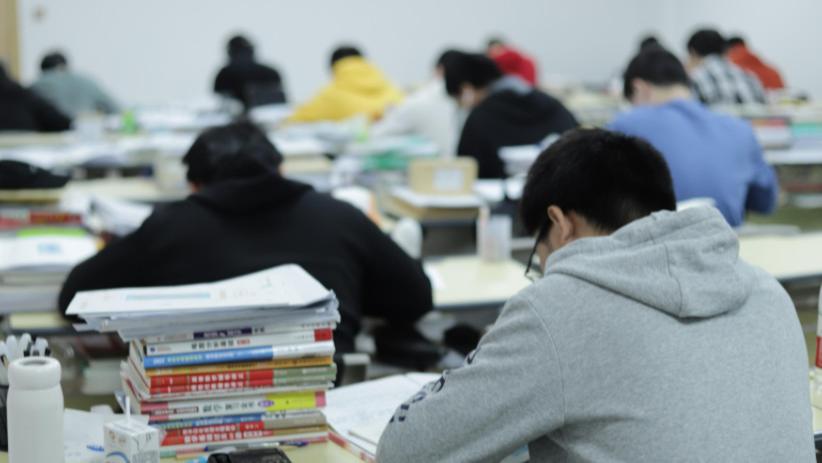 死性不改！因虐猫被两所985拒录的考研生，又被扒恶意P图造谣