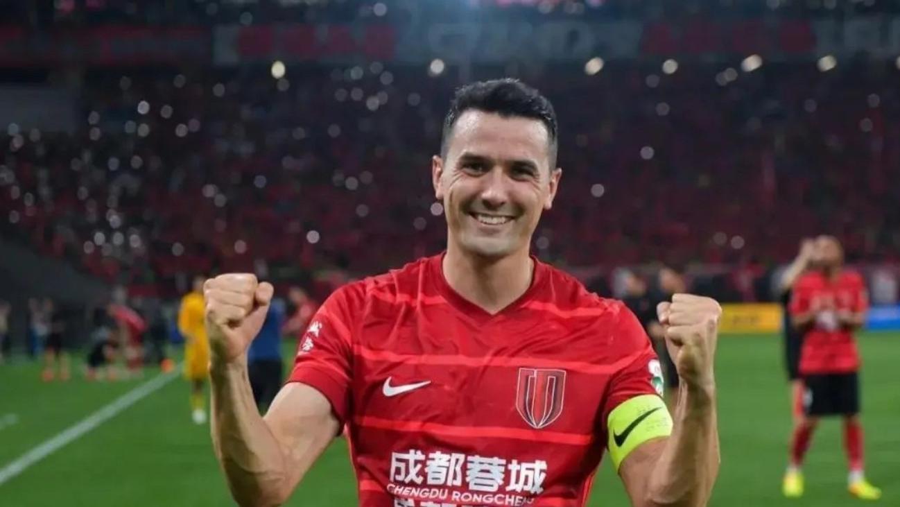 周定洋如果来上海海港，穆帅的中场做加法有望中超三连冠