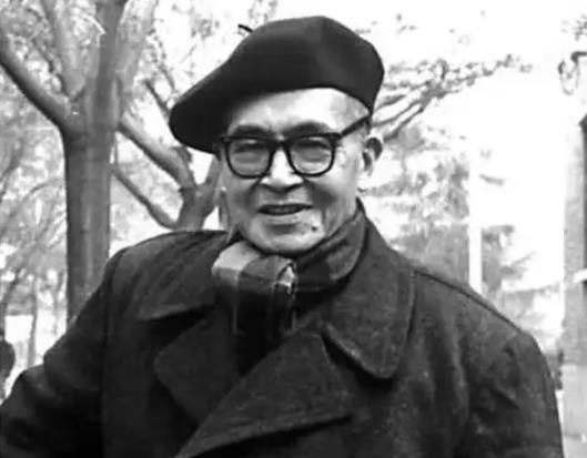 1933年，钱钟书追求燕大校花赵萝蕤，可赵萝蕤根本没有看上他，而是喜欢当时一文不