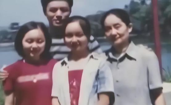 2012年，清华女硕士从高楼上一跃而下，结束了自己的生命。但令人直冒冷汗的是，他