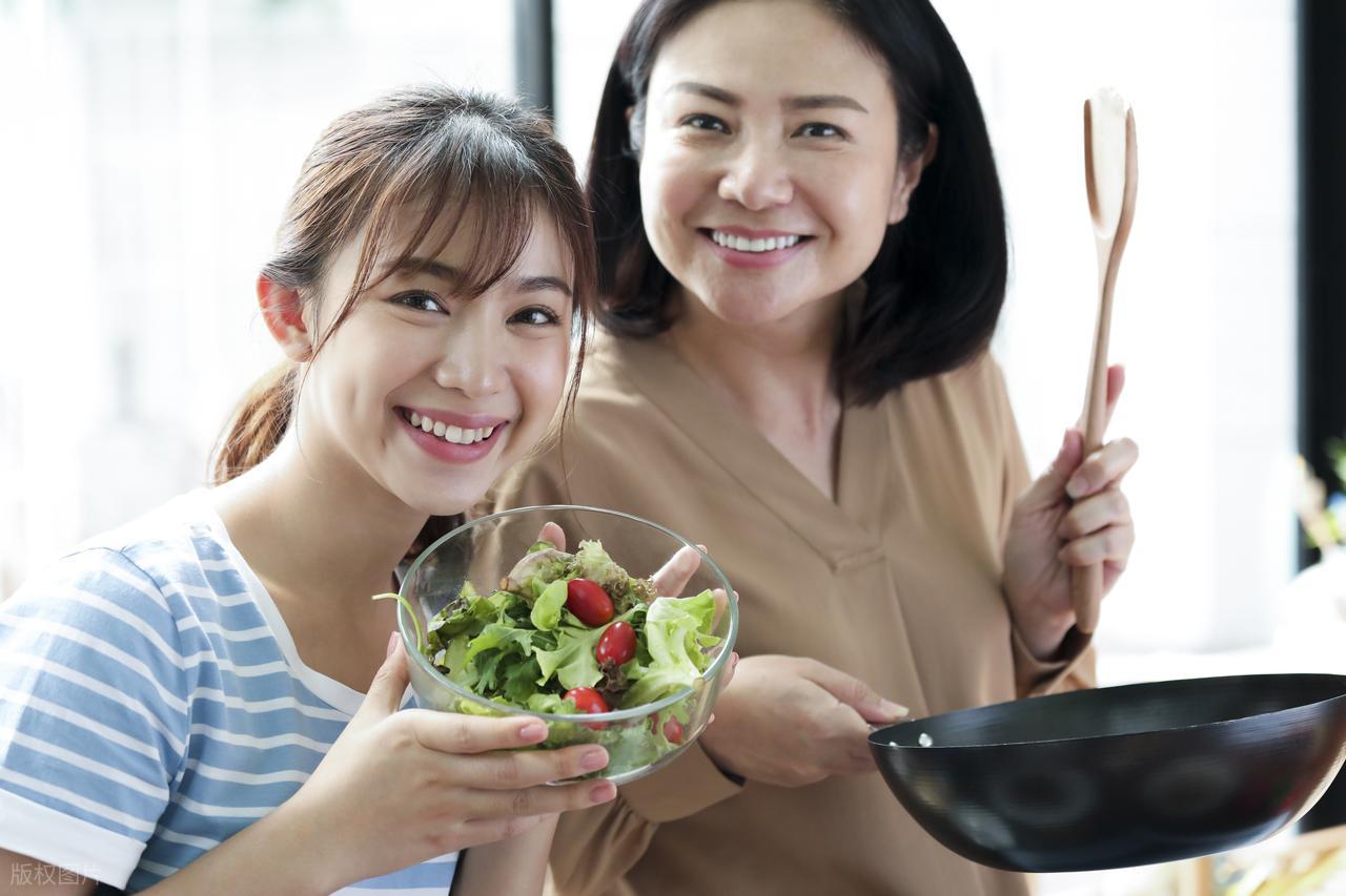 我堂姐真给力，她女儿未婚先孕，扛着5个月的孕肚回家，哭着说准婆婆答应给的8万彩礼