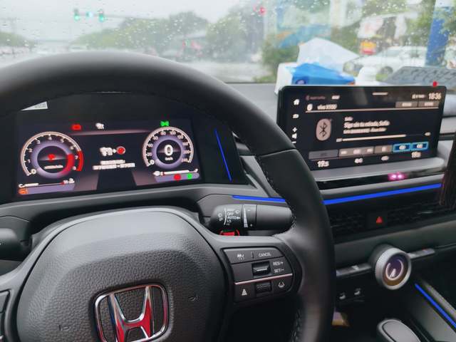 如愿以偿把雅阁开回来了
咱不是专业测评，就一个臭读书的，以前也没怎么开过车，也不