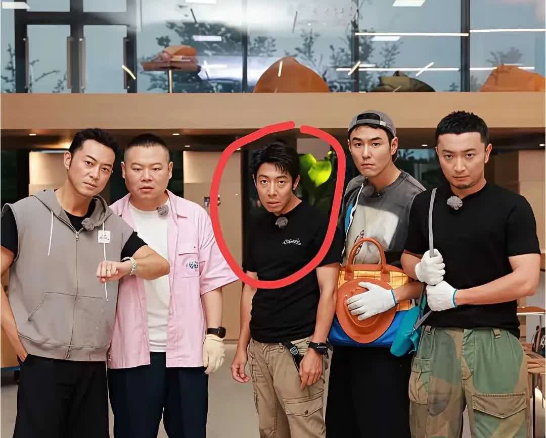 撒贝宁也太有意思了，时隔多年居然表情不变，10年前的《了不起的挑战》，一张合照，