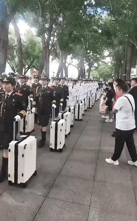 这样的暴走团体应该立即解散，一天吃饱了没事干，段炼身体的方式多种多样，为什么要占