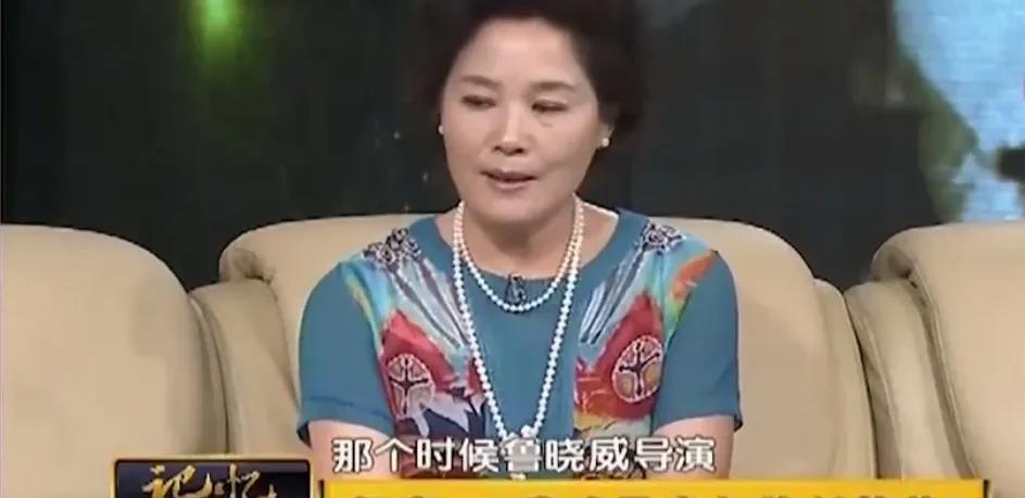 1989年的一天晚上，演员杨青刚从西安拍戏回到家，突然有人敲响了她家的门铃，她打