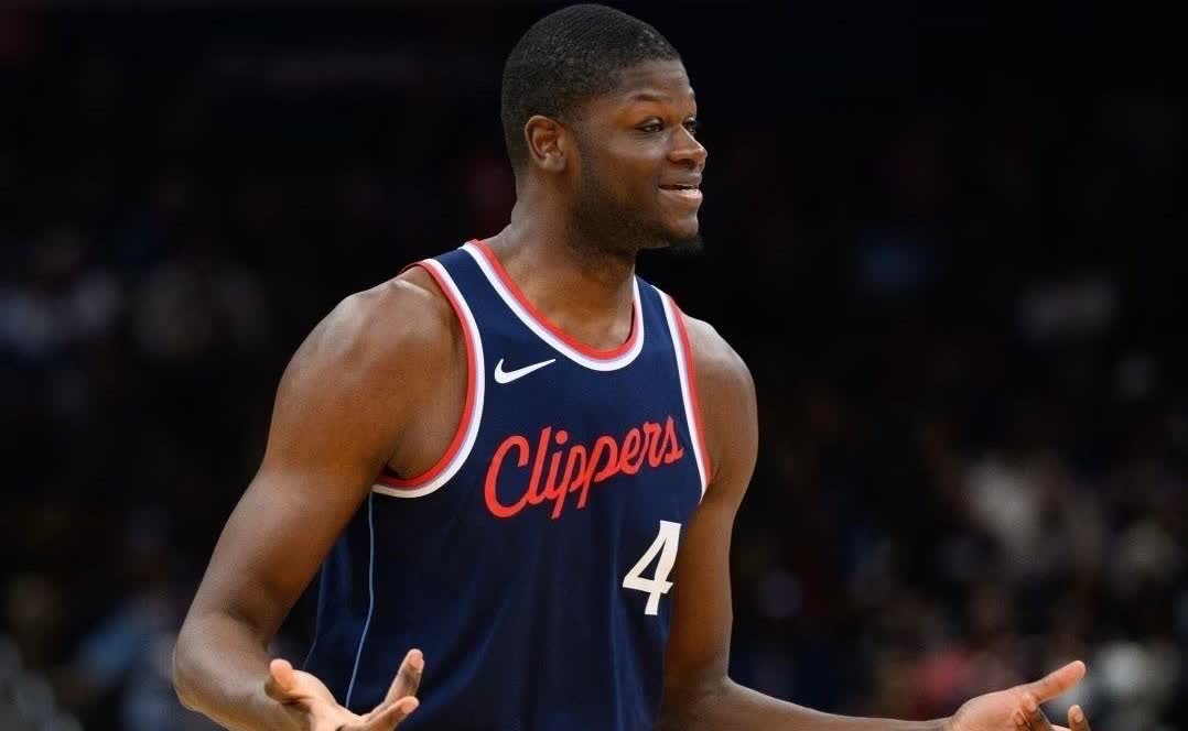 班巴真幽默

穆罕穆德-班巴近日在一档节目中谈到了自己被裁掉后朋友拿他开涮的