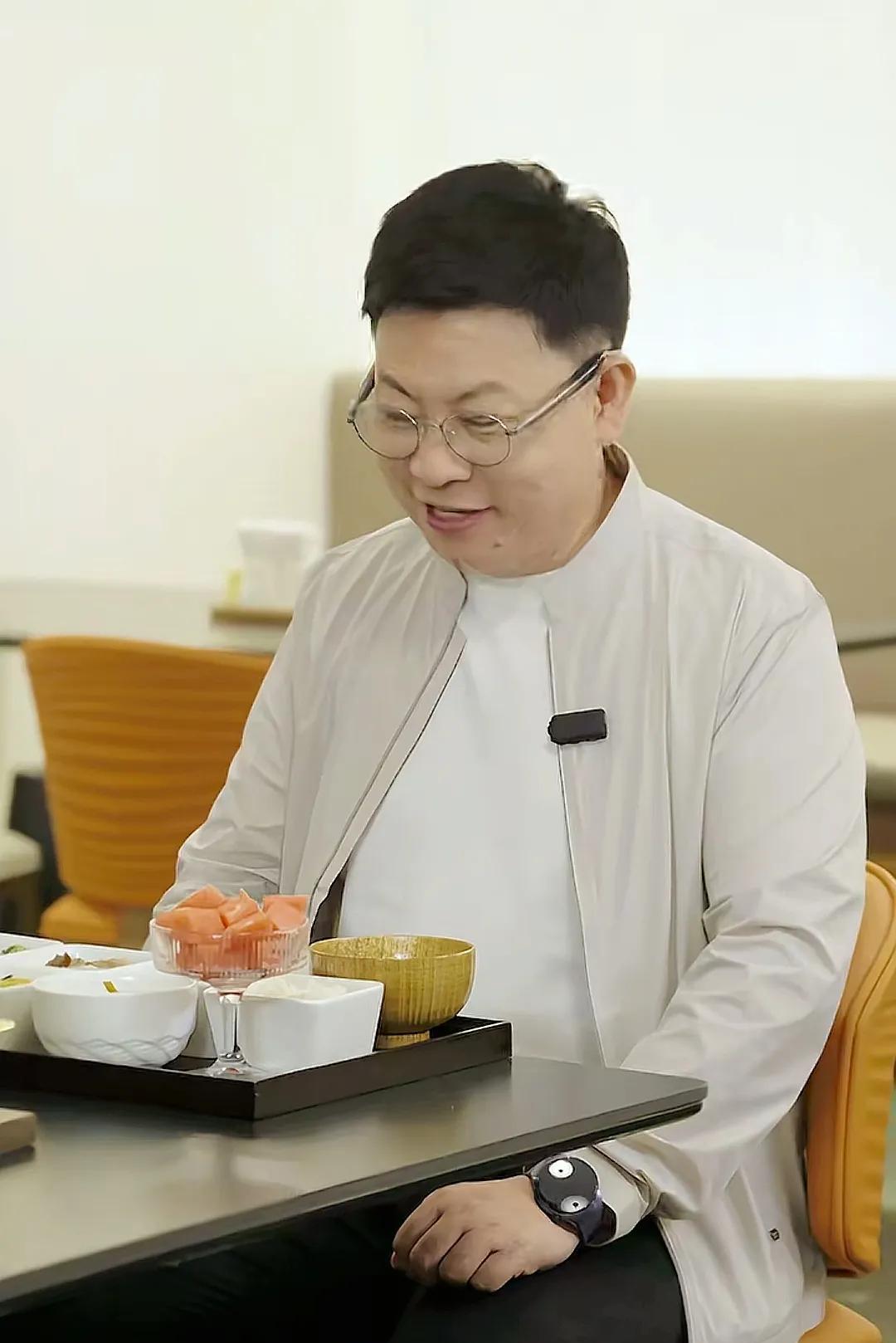 鸿蒙智行几个汽车品牌的营销策略非常聪明，免费充电、维保和免费吃饭真是让客户满意度