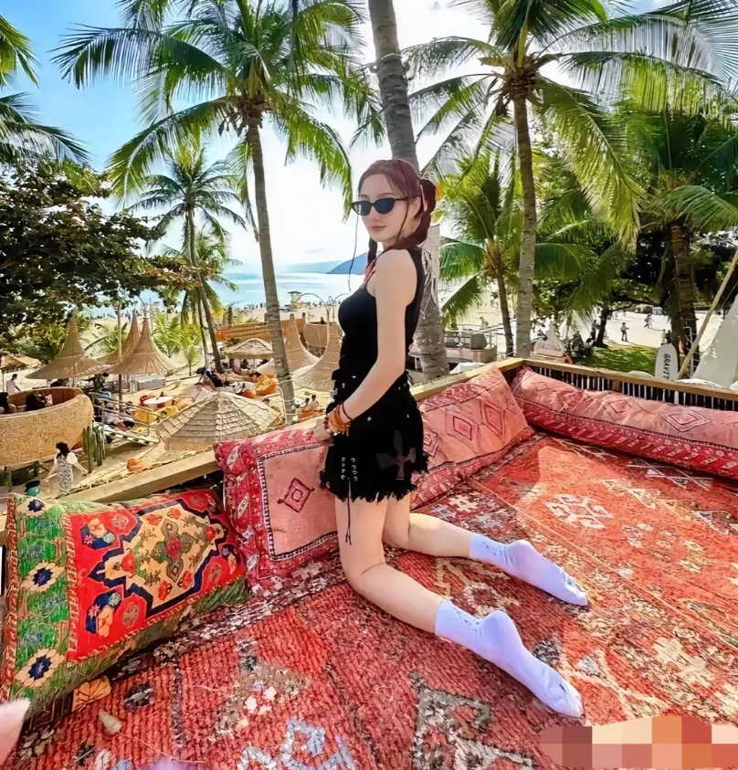 李小璐，163cm，脚丫太大了，是视觉的问题吗？你们看看是不是呢？