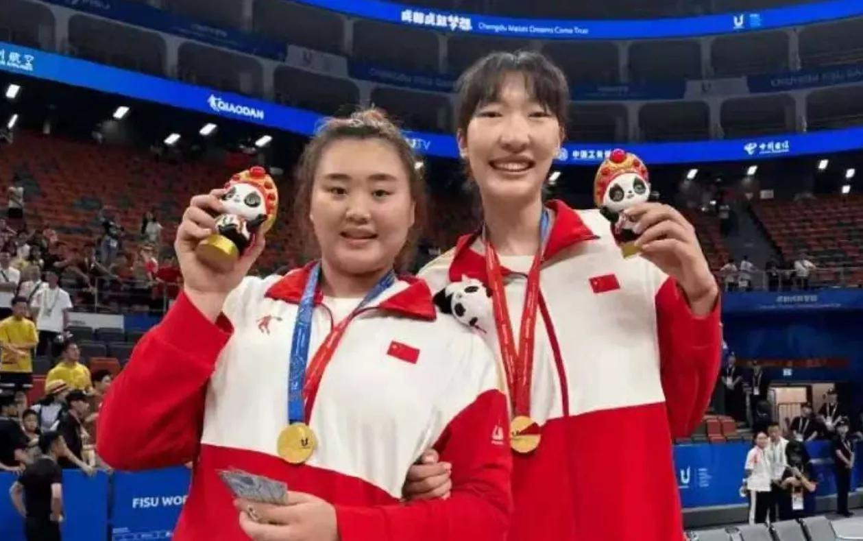 刘禹彤六犯离场，中国大运女篮凭借5号田媛媛的出色发挥，以75：70淘汰日本大运女