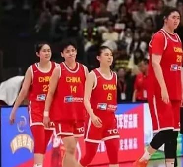 也许女篮有这两个闲人招进国家队，真不会在我们主场输日本，说的这两个闲人就是李梦，