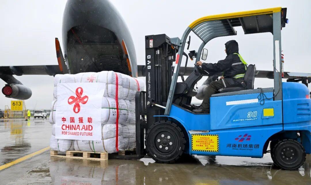 提醒一下，巴基斯坦一定要懂得感恩。巴基斯坦遭遇洪灾后，中国第一时间给予了援助！9
