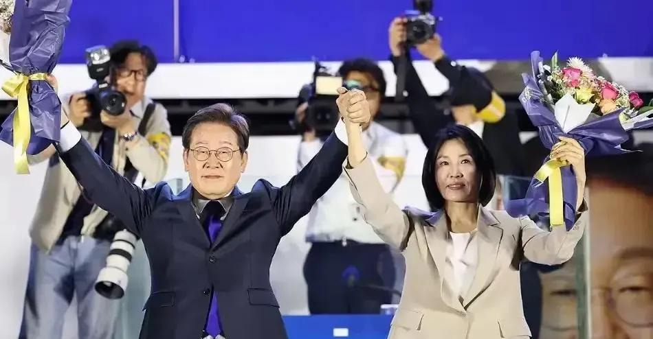 韩国夫人火了，人美心善





---





我的天呐！真没想到，一个韩国