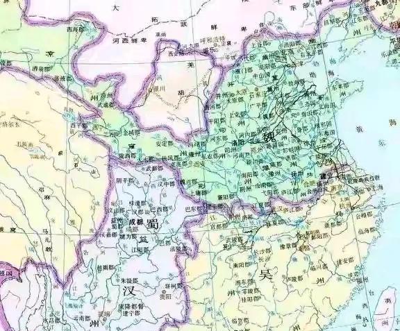 蜀汉在三国之中最先灭亡在于
内部自溃
蜀汉作为三国时期的重要国家之一，其兴衰历程