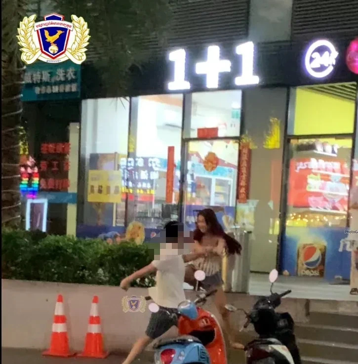 中国男子柬埔寨打人被捕











我的天哪！这也太劲爆了吧！一个中国