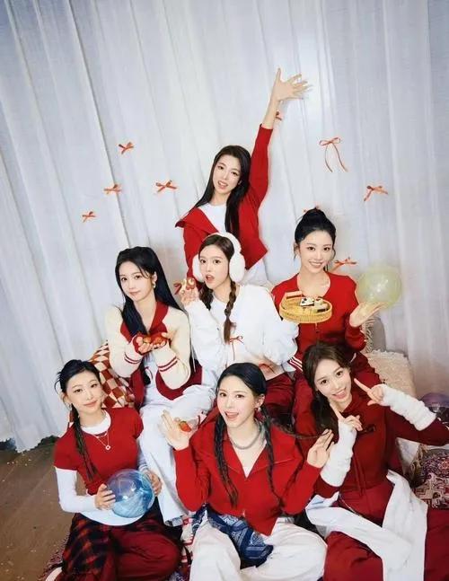 R.E.D女团携首张专辑《釉》踏上韩国MBC《SHOW CHAMPION》舞台，