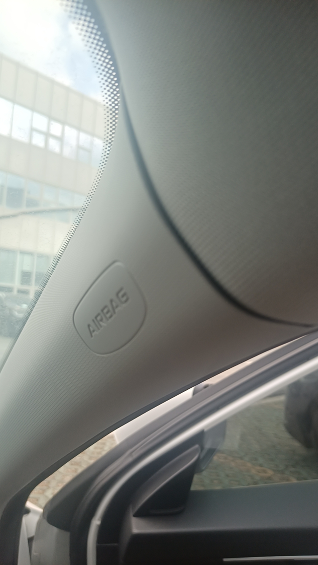 三年半三万公里的吉利帝豪就成这样了
保不保修还不知道