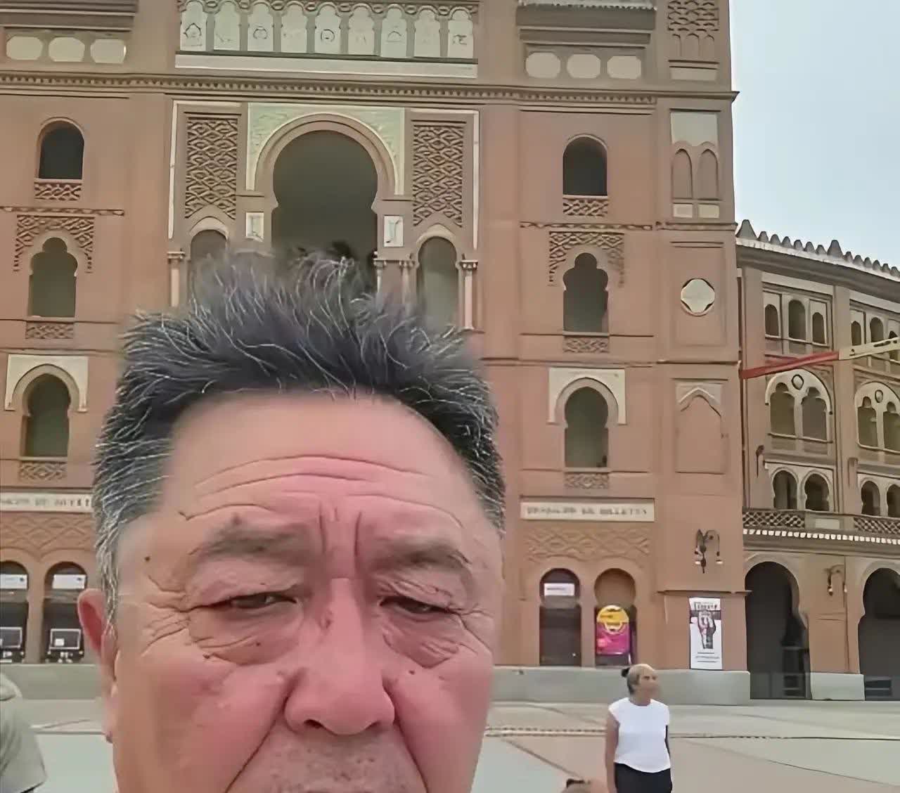 于谦才50多岁啊！明显疲惫了很多