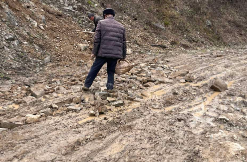 经常跑这样的路段，想换坦克300或者BJ40，请问哪一个合适？