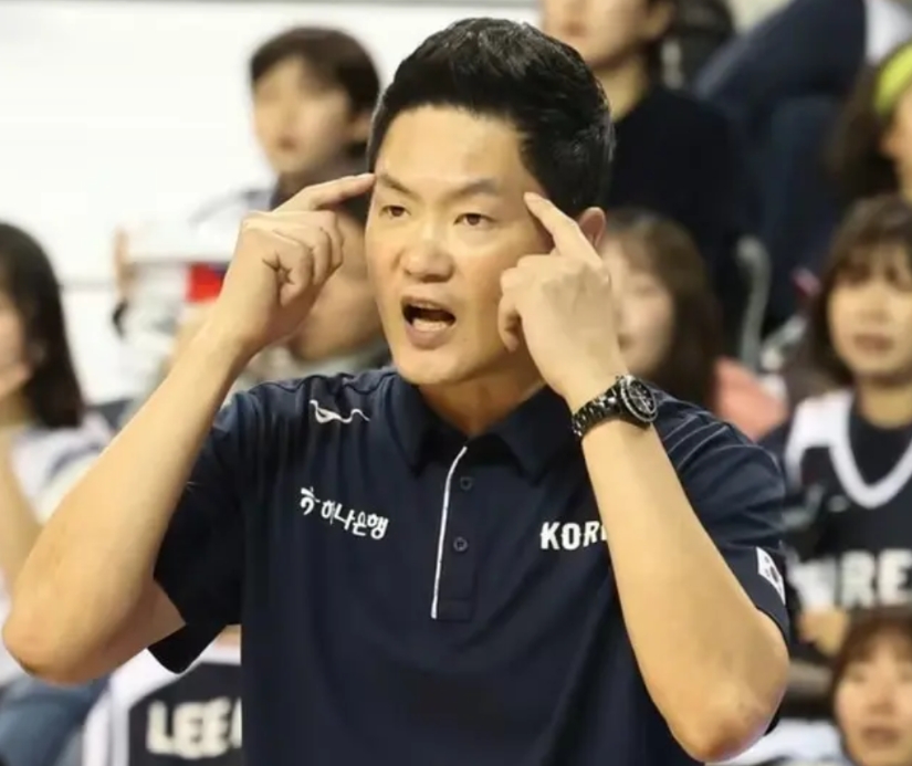 双杀中国男篮之后立马换帅，韩国篮协操作真是看不懂啊！
根据韩国媒体的报道，韩国篮