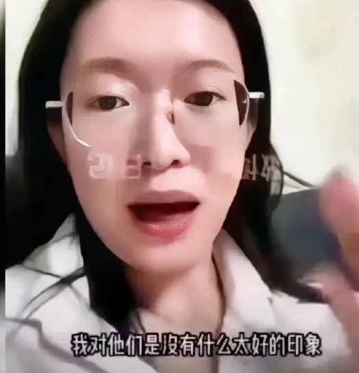 这位女士讲述了六七年前自己室友跟黑人留学生的事。

室友为了学习外语，跟一些黑人