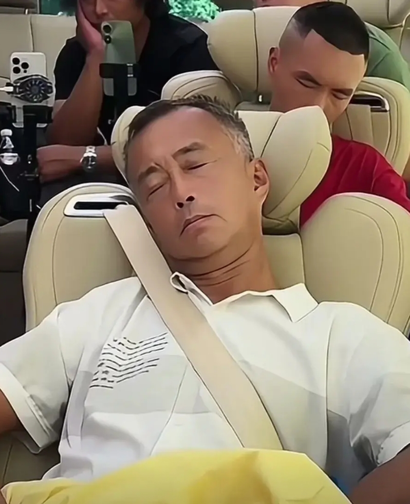 “流浪大师”沈巍去象山与海杉传媒的老板会面，是在打算要进入直播带货领域了吗？
毕