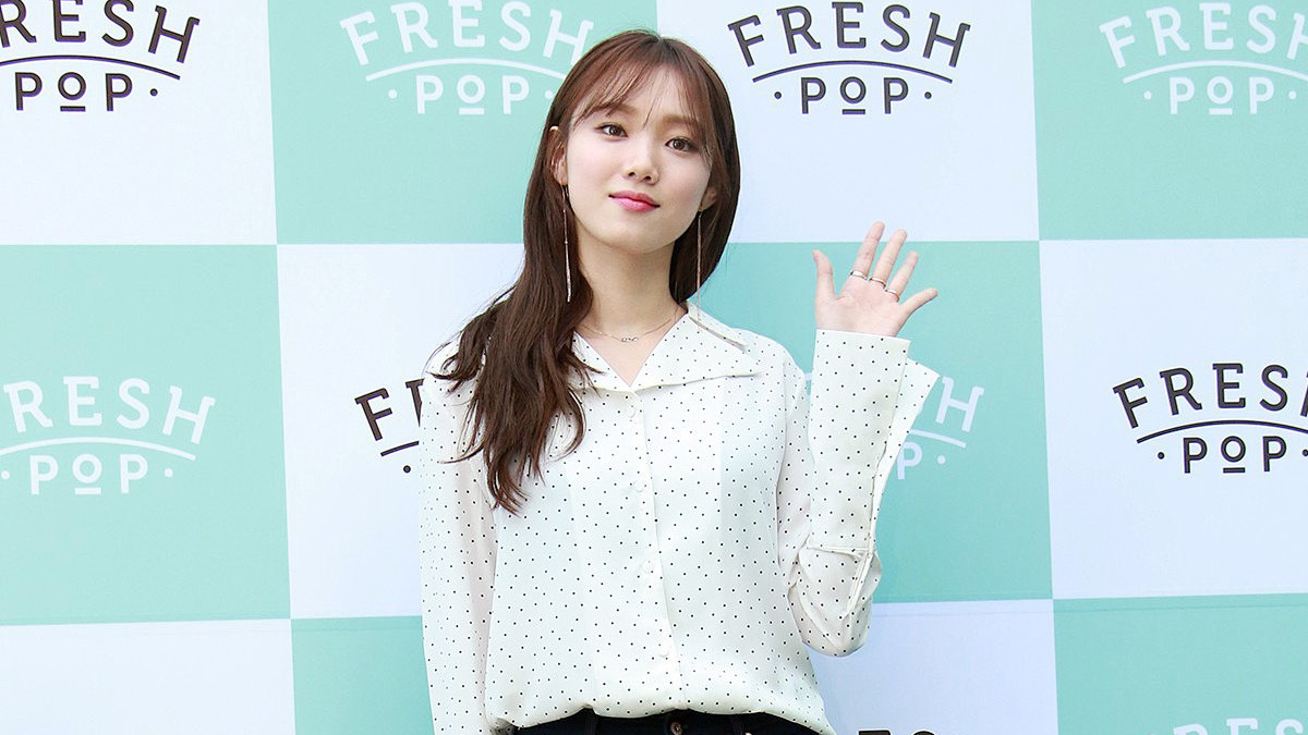 跟着明星学穿搭：韩系清新风的极简公式