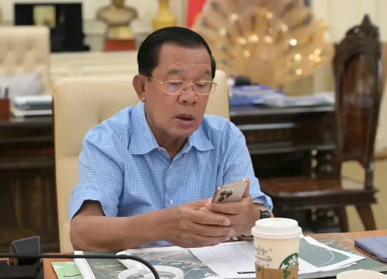 洪森和特朗普一样，都喜欢通过个人账号发文晒图。今天洪森继续在自己的账号晒自己的加